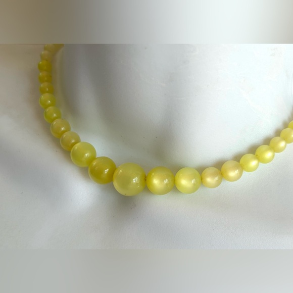 Vintage Yellow Moonglow Lucite Graduated Choker 13” w/ 2 1/2” Extender 40’s-50’s - Picture 5 of 16
